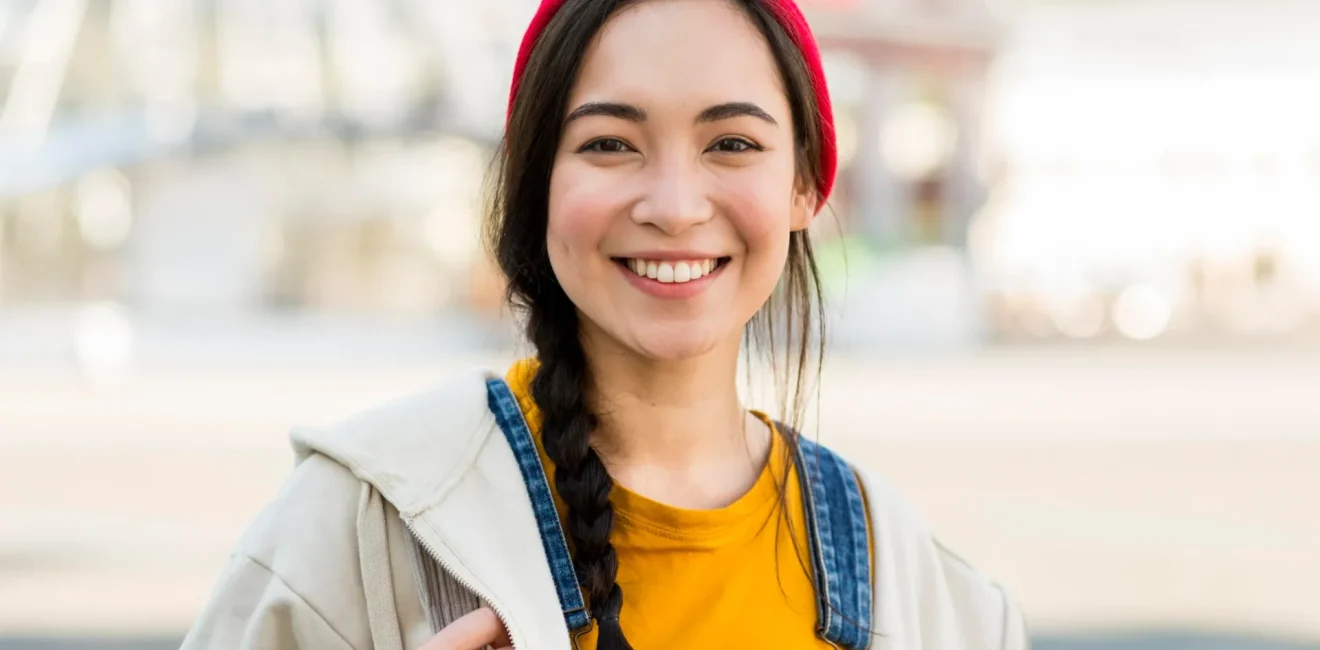 portrait-smiley-young-woman