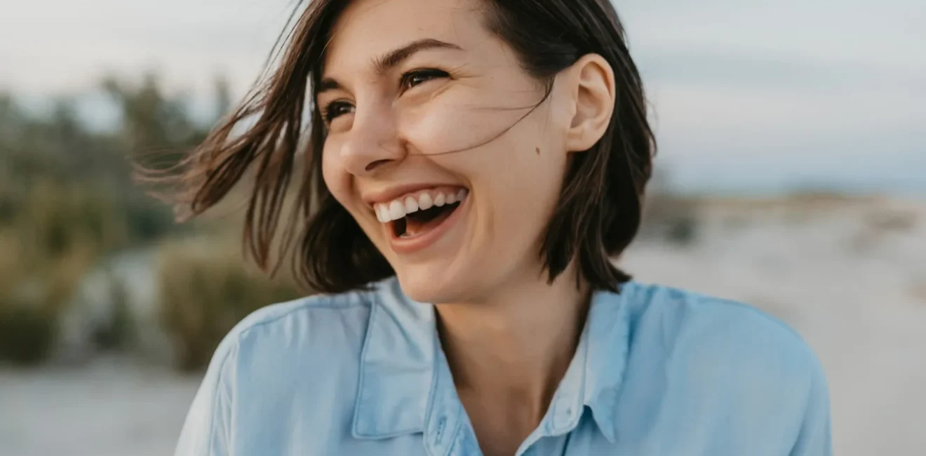smiling-portrait-candid-laughing-woman-beach